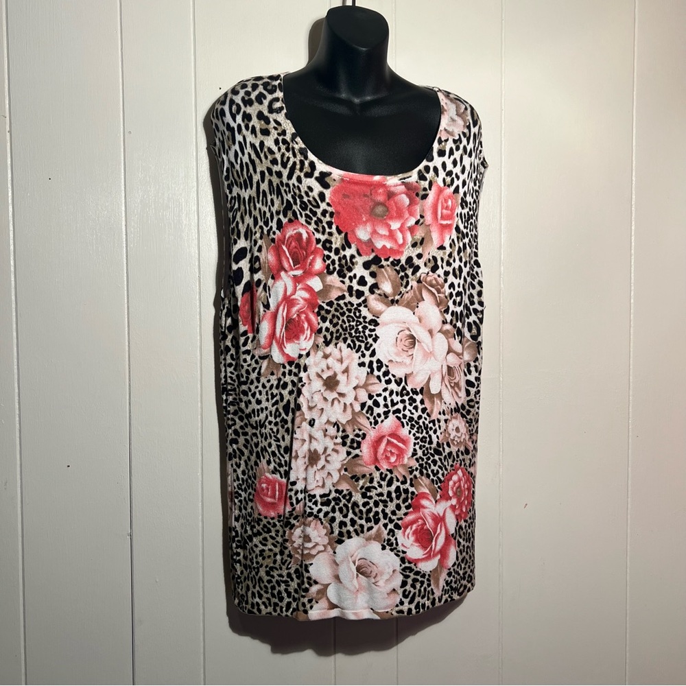 Pierre Light Sleeveless Lightweight Sweater in Animal print & Flowers. Size 1x.
